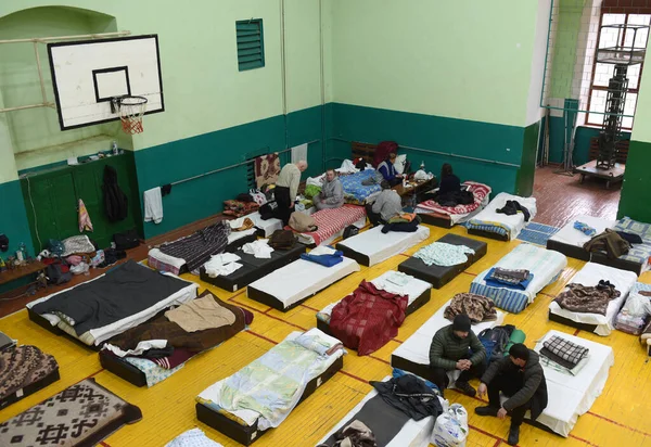 Lviv Ukraine März 2022 Flüchtlinge Ruhen Sich Einer Turnhalle Der — Stockfoto