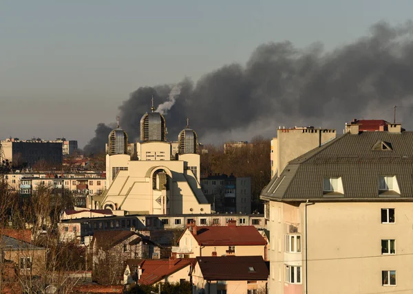 Lviv Ucrania Marzo 2022 Aumenta Humo Después Una Explosión Ciudad — Foto de Stock
