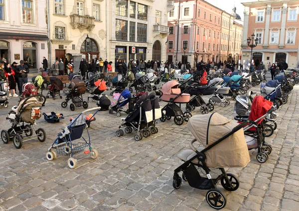 Lviv Ukraine March 2022 109 Empty Strollers Seen Placed Lviv — Stock Photo, Image