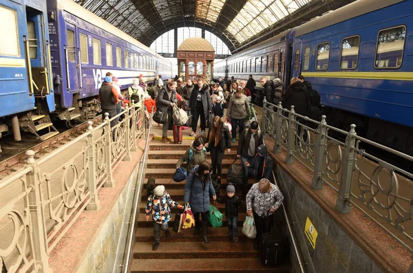 Lviv Ucrania Marzo 2022 Evacuado Estación Tren Lviv — Foto de Stock
