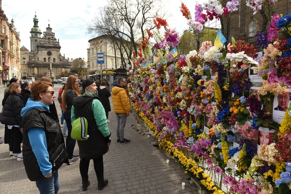 Lviv Ukraine April 2022 Wall Artificial Flowers Set Based Wall — стоковое фото