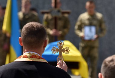 Lviv, Ukrayna - 16 Mayıs 2022: Rusya 'nın Ukrayna' yı işgali sırasında Lviv kentindeki Lychakiv mezarlığında öldürülen Ukraynalı askerlerin cenazeleri.