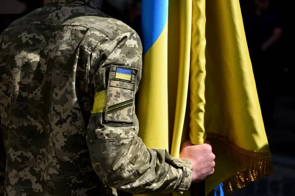 Siły Zbrojne Ukrainy Ukraiński Żołnierz Ukraińska Armia Ukraińska Flaga Mundurze — Zdjęcie stockowe