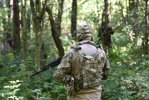 Солдати Штурмовою Гвинтівкою Лісі Солдати Під Час Бою Тактичні Вправи — стокове фото