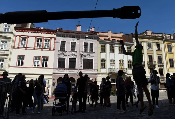 Lviv Ukraine August 2022 People Watch Destroyed Russian Military Equipment — Stok fotoğraf