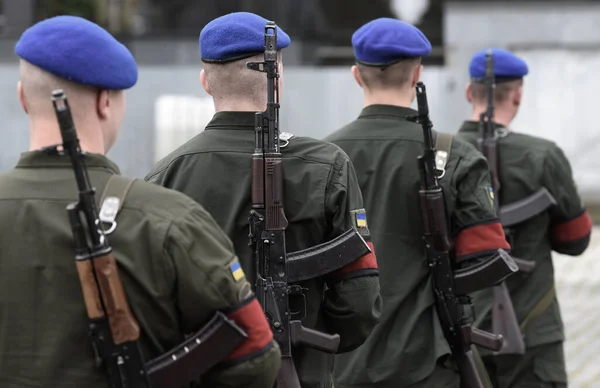 Soldaten Met Geweren Oekraïense Soldaten — Stockfoto