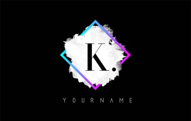 Beyaz Vuruşlu ve Gradyan Çerçeveli Mor K Harf Logosu Tasarımı.