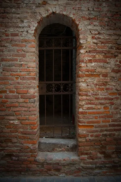 Janelas e portas antigas — Fotografia de Stock