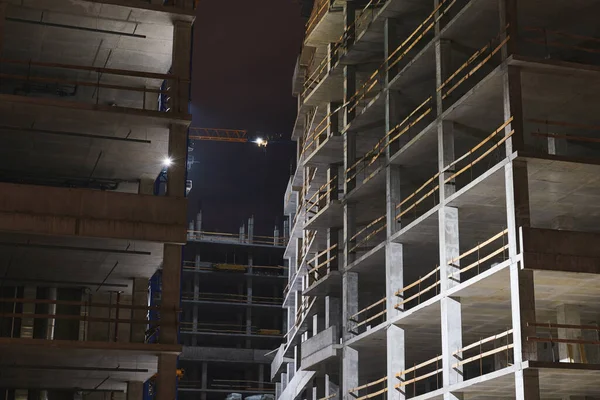 Gece Inşaat Alanı Şehirde Inşaat Var Çok Katlı Bina Ofis — Stok fotoğraf