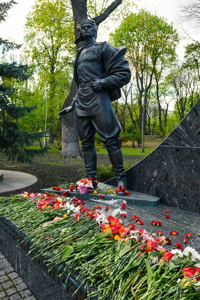 Blommor Marmorytan Nära Foten Monumentet Till Den Okände Soldaten Ussr — Stockfoto