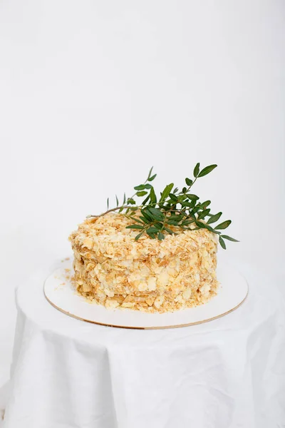 Gâteau Napoléon Pâte Feuilletée Crème Sure Sur Fond Blanc Espace — Photo