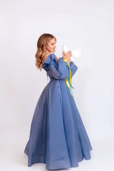 Pray Ukraine Young Woman Blue Puffy Dress Ribbon Colours Ukrainian — Fotografia de Stock