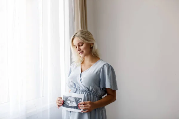 Pregnant Woman Holding Ultrasound Baby Image Window Home Concept Pregnancy — Fotografia de Stock