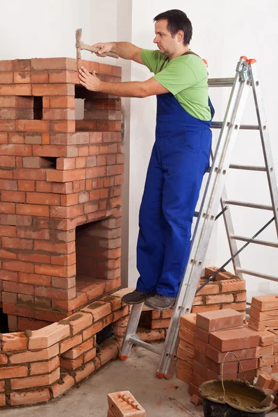 Worker building masonry heater — Stock Photo, Image