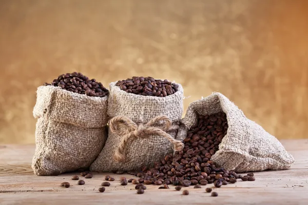 Koffie in jute zakken — Stockfoto