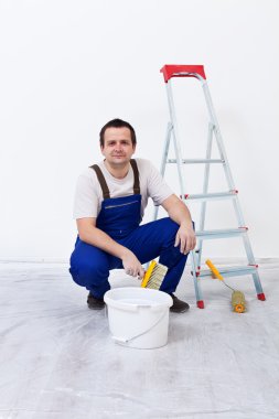 alt boya, fırça ve merdiven