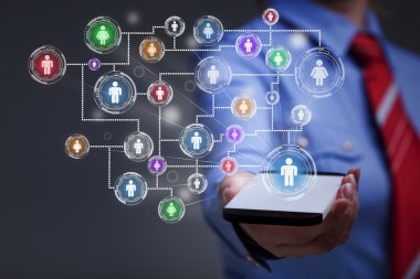 iş kadını ile smartphone sosyal ortama erişme