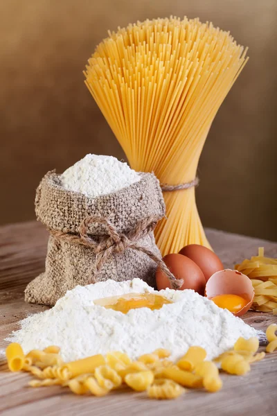 Pasta with ingredients - flour and eggs — Stock Photo, Image