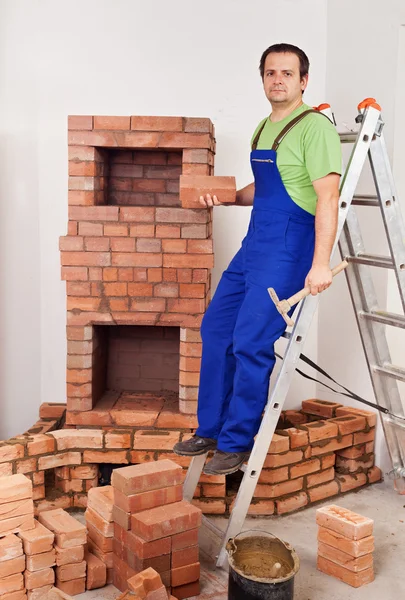 Duvar ısıtıcı inşaat işçisi — Stok fotoğraf