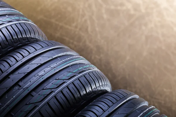 Nuevo cierre de neumáticos de goma para automóviles —  Fotos de Stock