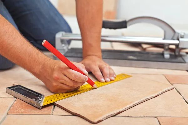 Laying ceramic floor tiles - man hands closeup — Stock Photo, Image