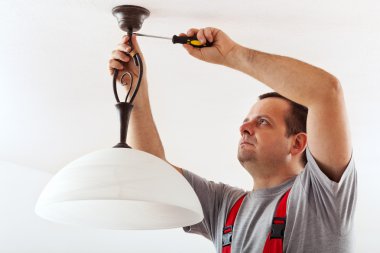 Elektrikçi montaj tavan lambası