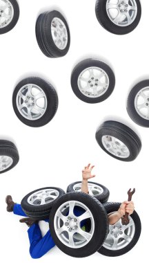 Araba tamircisi lastikleri ile kaplı