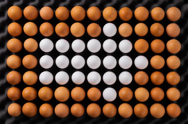 Pijl Bord Gemaakt Van Eieren Veel Bruine Witte Eieren Vormen — Stockfoto