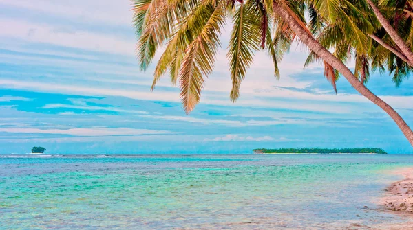 Isole tropicali remote nell'oceano — Foto Stock