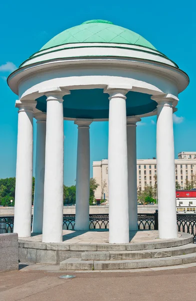 Rotunda na nábřeží — Stock fotografie