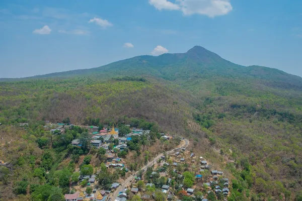Pueblo de montaña en Myanmar — Foto de Stock