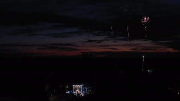 Fuegos Artificiales Cielo Nocturno Celebración Boda Valle Arco Festivo Los — Vídeos de Stock