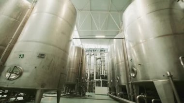 Pastörizasyon Ürünleri için Modern Silo. Meyve suyu Üretimi Ekipmanı.