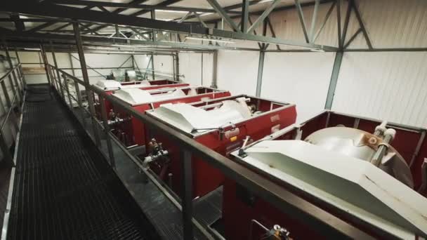 Saftproduktionsanlagen Moderne Fabrik Pneumatische Pressen Funktionieren Der Werkstatt Ausrüstung Drückt — Stockvideo