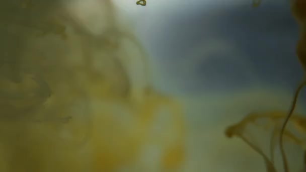 Proud Žluté Barvy Nalévající Vody Abstraktní Obrázky Umění Představivosti Tenké — Stock video