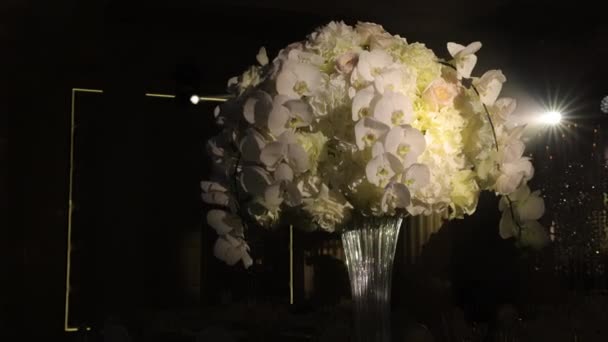 Festsaal Für Hochzeitsfeiern Restaurant Ist Mit Vielen Blumen Dekoriert Vase — Stockvideo