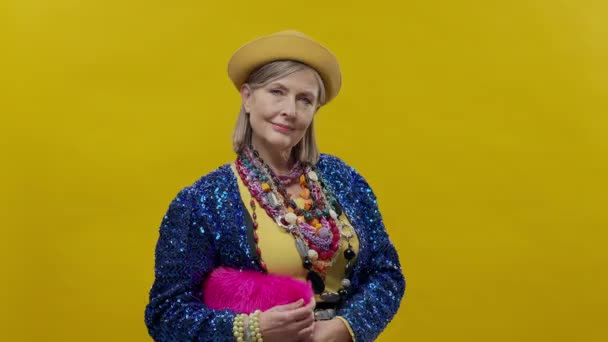 Stylish Elderly Woman Yellow Background She Wearing Hat Woman Holding — Vídeo de stock