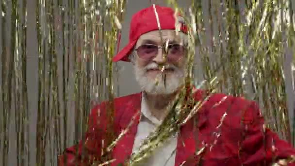 Elegante Anciano Con Gafas Lleva Gorra Rosa Chaqueta Hombre Gris — Vídeos de Stock