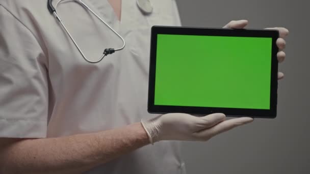 Main Médecin Robe Médicale Gants Tient Tablette Stéthoscope Autour Cou — Video