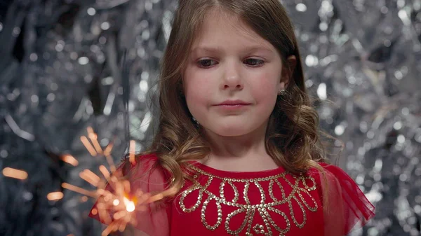 Little Girl Sparkler Her Hands New Year Celebration Little Girl — kuvapankkivalokuva
