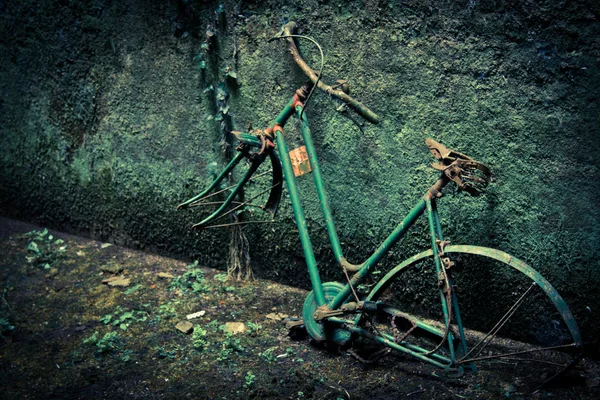 那辆旧自行车 — 图库照片