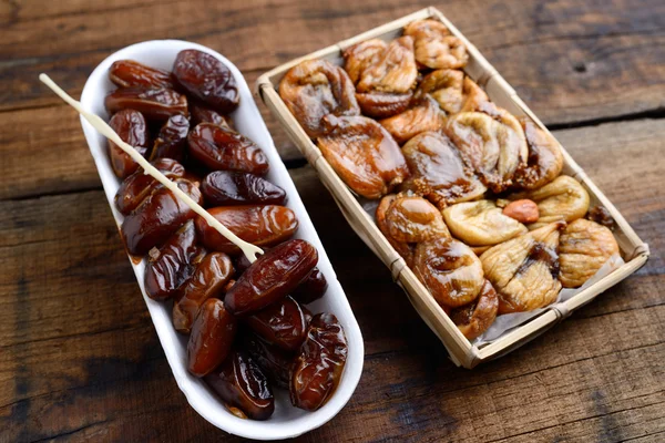Dates and dried figs — Stock Photo, Image