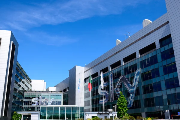 Milano,Italy, april 29 2014: SKY pay tv corporate headquarters M — Stock Photo, Image