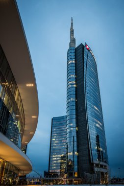 Milan, İtalya, 18 Haziran 2014: yeni unicredit bank gökdelen, gece sahne milan 18 Haziran 2014