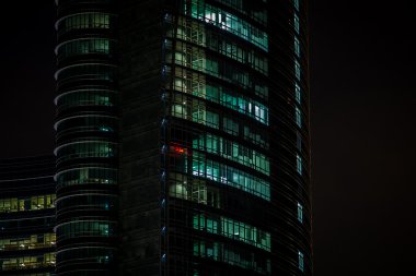 ofis gece sahne binası