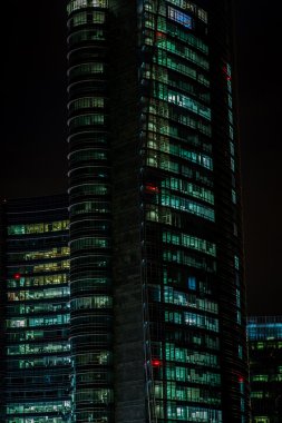 ofis gece sahne binası