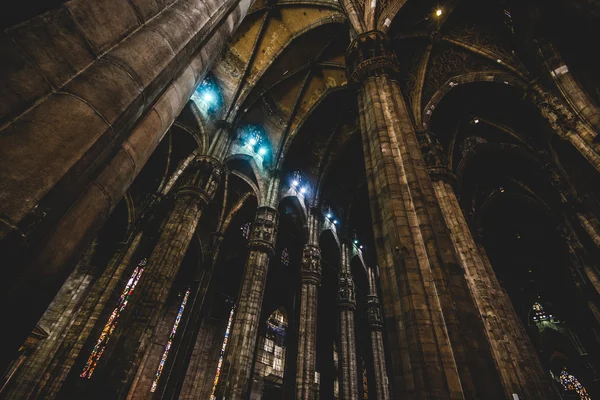 Duomo Milán, columnas interiores de la nave — Foto de Stock