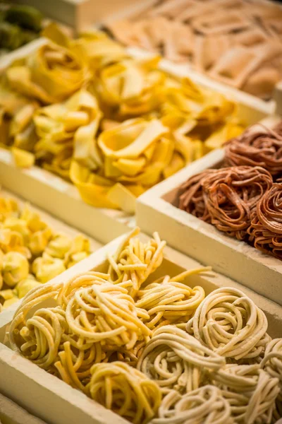 Ποικιλία κατεψυγμένα ιταλικά ζυμαρικά — Φωτογραφία Αρχείου
