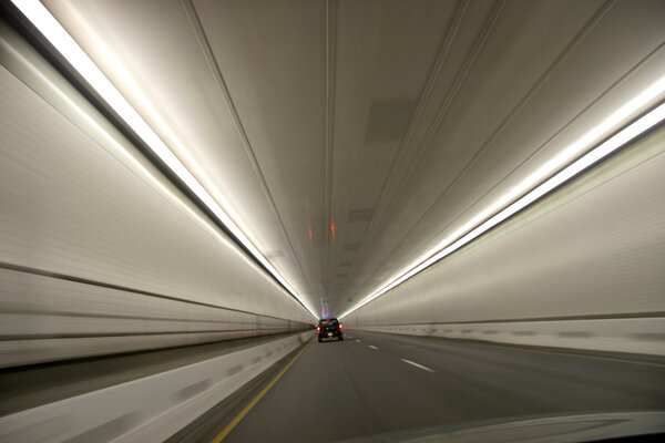 Проезд по туннелю
