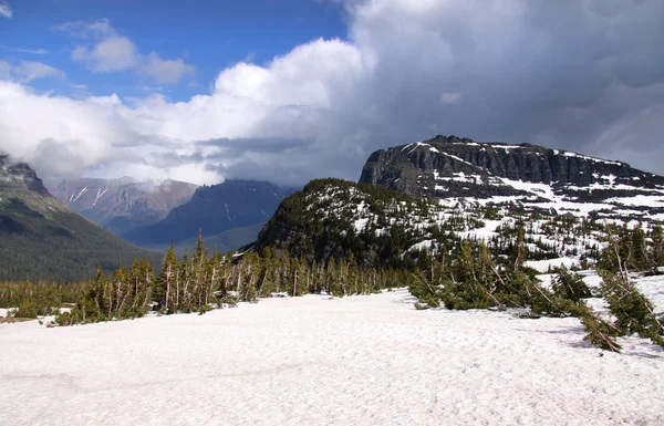 Snow covered mountains — Stock Photo, Image